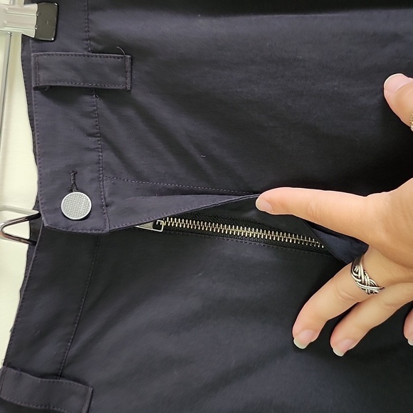 Oakley gray flat front chino shorts Mens 36 waist, pockets, zip button closure. - Picture 4 of 8